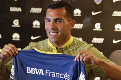 Carlos Tevez mỉm cười trong ngày trở về Boca Juniors. (Nguồn: AP)