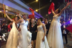 Các màn ăn mừng độc đáo của CĐV Việt Nam sau chiến thắng trước Qatar