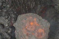 Cảnh nham thạch núi lửa phun trào nhìn từ trên cao trông sẽ như thế nào?