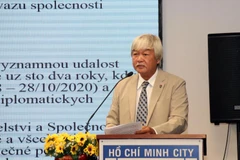 Ông Nguyễn Mười, Chủ tịch Hội hữu nghị Việt Nam-Cộng hòa Séc Thành phố Hồ Chí Minh phát biểu chúc mừng. (Ảnh: Xuân Khu/TTXVN)