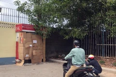 Hiện trường vụ đập phá cây ATM để trộm tiền. (Ảnh: TTXVN phát)