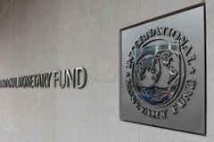 Logo của Quỹ tiền tệ quốc tế tại trụ sở ở Washington DC., Mỹ. (Ảnh: AFP/TTXVN)
