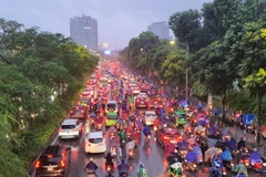 Ùn tắc giao thông kéo dài trên đường Đại Cồ Việt trong giờ cao điểm. (Ảnh: Danh Lam/TTXVN)