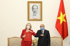 Thủ tướng Nguyễn Xuân Phúc tiếp Bộ trưởng Thương mại Quốc tế Vương quốc Anh Elizabeth Truss. (Ảnh: Văn Điệp/TTXVN)