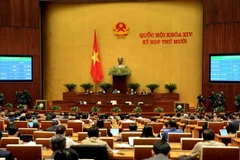 Quốc hội biểu quyết thông qua Luật sửa đổi, bổ sung một số điều của Luật Phòng, chống nhiễm virus gây ra hội chứng suy giảm miễn dịch mắc phải ở người (HIV/AIDS). (Ảnh: Doãn Tấn/TTXVN)