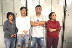Bốn đối tượng bị lực lượng công bắt giữ, thứ tự từ trái qua là các đối tượng: Lan, Sang, Tâm và Lập. (Ảnh: TTXVN phát)