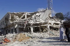Một tòa nhà bị phá hủy sau vụ đánh bom xe ở thủ đô Mogadishu, Somalia ngày 30/10. (Ảnh: AP/TTXVN)