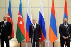 Tổng thống Azerbaijan Ilham Aliyev, Tổng thống Nga Vladimir Putin và Thủ tướng Armenia Nikol Pashinyan trong cuộc gặp tại Sochi (Nga) ngày 26/11/2021. (Ảnh: Reuters/TTXVN)