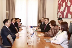 Chủ tịch Quốc hội Vương Đình Huệ hội đàm với Chủ tịch Thượng viện Australia Sue Lines và Chủ tịch Hạ viện Milton Dick. (Ảnh: Doãn Tấn/TTXVN)