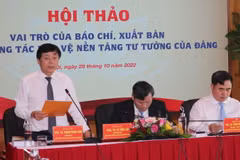 Lãnh đạo Học viện Chính trị Quốc gia Hồ Chí Minh; Học viện Báo chí và Truyên truyền; Nhà xuất bản Chính trị quốc gia Sự thật chủ trì hội thảo. (Ảnh: Chu Hiệu/TTXVN)