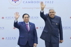 Thủ tướng Phạm Minh Chính gặp Phó Tổng thống Ấn Độ Jagdeep Dhankhar. (Ảnh: Dương Giang/TTXVN)