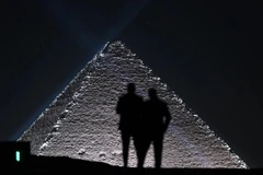 Hãng thời trang danh tiếng Dior của Pháp ra mắt bộ sưu tập mới nhất tại show trình diễn ở kim tự tháp Giza. (Nguồn: Hurriyet Daily News)