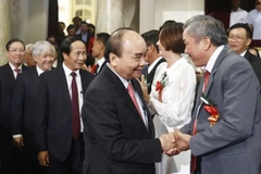 Chủ tịch nước Nguyễn Xuân Phúc dự Lễ tôn vinh và trao danh hiệu Nông dân Việt Nam xuất sắc năm 2022. (Ảnh: Thống Nhất/TTXVN)