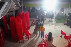 Hiện trường vụ nổ súng do camera an ninh ghi lại. 