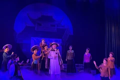 Hình ảnh người thanh niên yêu nước Đặng Xuân Khu rời quê hương đi làm cách mạng.