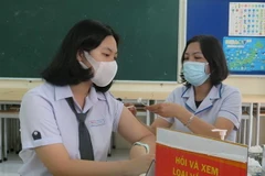 Tiêm vaccine ngừa COVID-19. (Nguồn: TTXVN)