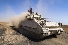 Binh sỹ Mỹ tuần tra tại làng Jawadiyah, thuộc tỉnh Hasakeh, Syria, ngày 30/8/2021. (Ảnh: AFP/TTXVN)