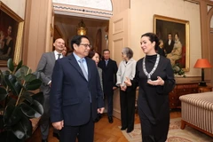 Thủ tướng Phạm Minh Chính gặp Thị trưởng thành phố Amsterdam Femke Halsema. (Ảnh: Dương Giang/TTXVN)