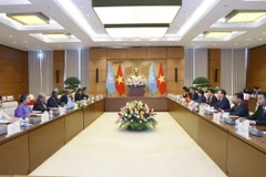 Chủ tịch Quốc hội Vương Đình Huệ hội kiến Tổng Thư ký Liên hợp quốc António Guterres. (Ảnh: Doãn Tấn/TTXVN)