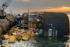 Tàu Hoàng Thiên 99 bị lật. (Nguồn: Cổng thông tin điện tử tỉnh Bình Thuận)