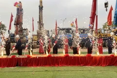 Lễ khởi công dự án xây dựng cầu vượt đường sắt trên đường Nguyễn Tất Thành, thành phố Vĩnh Yên, tỉnh Vĩnh Phúc. (Ảnh: Nguyễn Thảo/TTXVN)