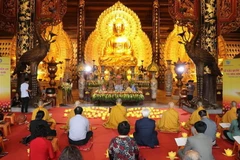 Các đại biểu tại lễ cầu quốc thái dân an, hòa bình thế giới. (Ảnh: Đức Phương/TTXVN)