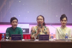 Ban tổ chức trả lời báo chí tại buổi họp báo. (Ảnh: Hải Yến/TTXVN)