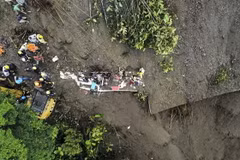 Hiện trường vụ lở đất ở khu vực hẻo lánh El Ruso, cách xa Pueblo Rico, Colombia ngày 4/12. (Ảnh: AFP/TTXVN)