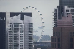 Các tòa nhà cao tầng ở Singapore. (Ảnh: THX/TTXVN)