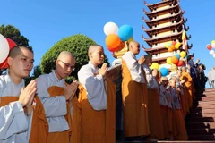 Các ni sư tham dự Đại lễ Phật đản. (Nguồn: TTXVN)