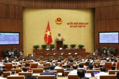 Quốc hội biểu quyết thông qua Nghị quyết về thí điểm một số cơ chế, chính sách đặc thù phát triển thành phố Buôn Ma Thuột, tỉnh Đắk Lắk. (Ảnh: Doãn Tấn/TTXVN)