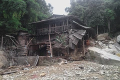 Tan hoang sau khi cơn lũ đi qua. (Ảnh: PV/Vietnam+)