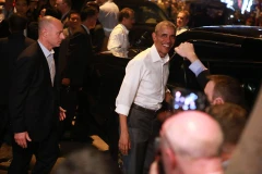 Tổng thống Obama tỏ ra rất thoải mái sau khi thưởng thức bún chả. (Ảnh: Minh Sơn/Vietnam+)