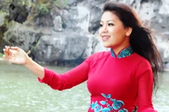 Ca sỹ Anh Thơ mặc chiếc áo dài 1 tỷ đồng trong liveshow đầu tiên