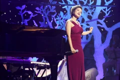 Đám cưới lộng lẫy của Mỹ Linh ở liveshow “Chuyện của mùa Đông"