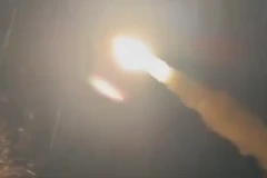 Video về đợt tấn công tên lửa tầm xa đầu tiên của Ukraine vào sâu trong nước Nga