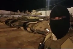 Phiến quân chiếm nhiều xe tăng sau khi giành quyền kiểm soát phần lớn Aleppo