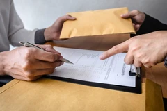 Khi cho vay, Trần Quí Thanh không làm hợp đồng vay tiền có cầm cố tài sản mà buộc các doanh nghiệp, cá nhân phải làm hợp đồng chuyển nhượng dự án, cổ phần trong dự án.