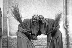 Chổi, vạc dầu và mèo đen là những hình ảnh có liên quan tới phù thủy. (Nguồn: National Geographic)