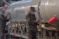 Iran công bố video chuẩn bị tên lửa đạn đạo cho chiến dịch bắn phá Israel
