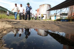 Nước thải của Công ty TNHH Mía đường cồn Long Mỹ Phát - một trong những nhà máy trong nghi vấn xả thải gây ô nhiễm dòng sông vừa qua. (Ảnh: Duy Khương/TTXVN)