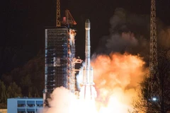 Tên lửa đẩy Trường Chinh 3B mang theo vệ tinh ChinaSat 6C rời bệ phóng tại Trung tâm phóng vệ tinh Tây Xương, tỉnh Tứ Xuyên, Tây Nam Trung Quốc, ngày 10/3/2019. (Ảnh minh họa: THX/ TTXVN)