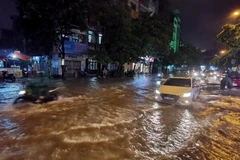 Mưa lớn gây ngập tại Hà Nội. (Ảnh: Thành Đạt/TTXVN)
