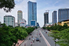 Giao thông trên tuyến đường Nguyễn Chí Thanh. (Ảnh: Thành Đạt/TTXVN)