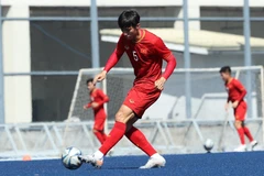 Hậu vệ Đoàn Văn Hậu tại buổi tập. (Ảnh: Hoàng Linh/TTXVN)