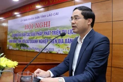 Phó Chủ tịch Ủy ban Nhân dân tỉnh Lào Cai Trịnh Xuân Trường phát biểu khai mạc hội nghị. (Ảnh: Quốc Khánh/TTXVN)