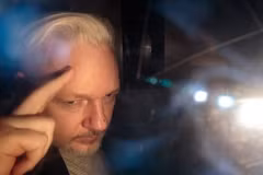 Ông Assange đến Tòa án sơ thẩm Westminster. (Nguồn: Getty Images)