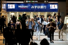 Người dân tại thủ đô Tokyo, Nhật Bản. (Ảnh: AFP/TTXVN)