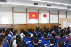 Ông Takeshi Ikai, Chủ tịch kiêm Tổng Giám đốc Ikai Group, phát biểu khai mạc lễ hội. (Ảnh: Đào Thanh Tùng/TTXVN)