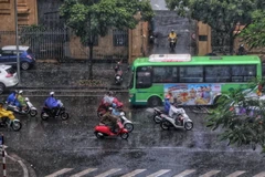 Mưa giông tại khu vực nội thành Hà Nội. (Ảnh: Thành Đạt/TTXVN)